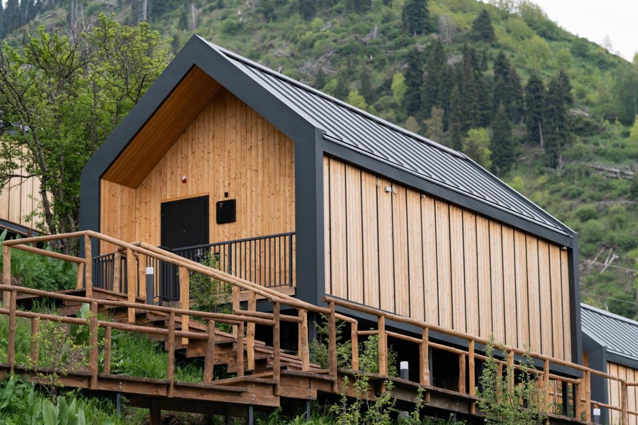Qazaq Auyl Eco Hotel アルマトイ エクステリア 写真