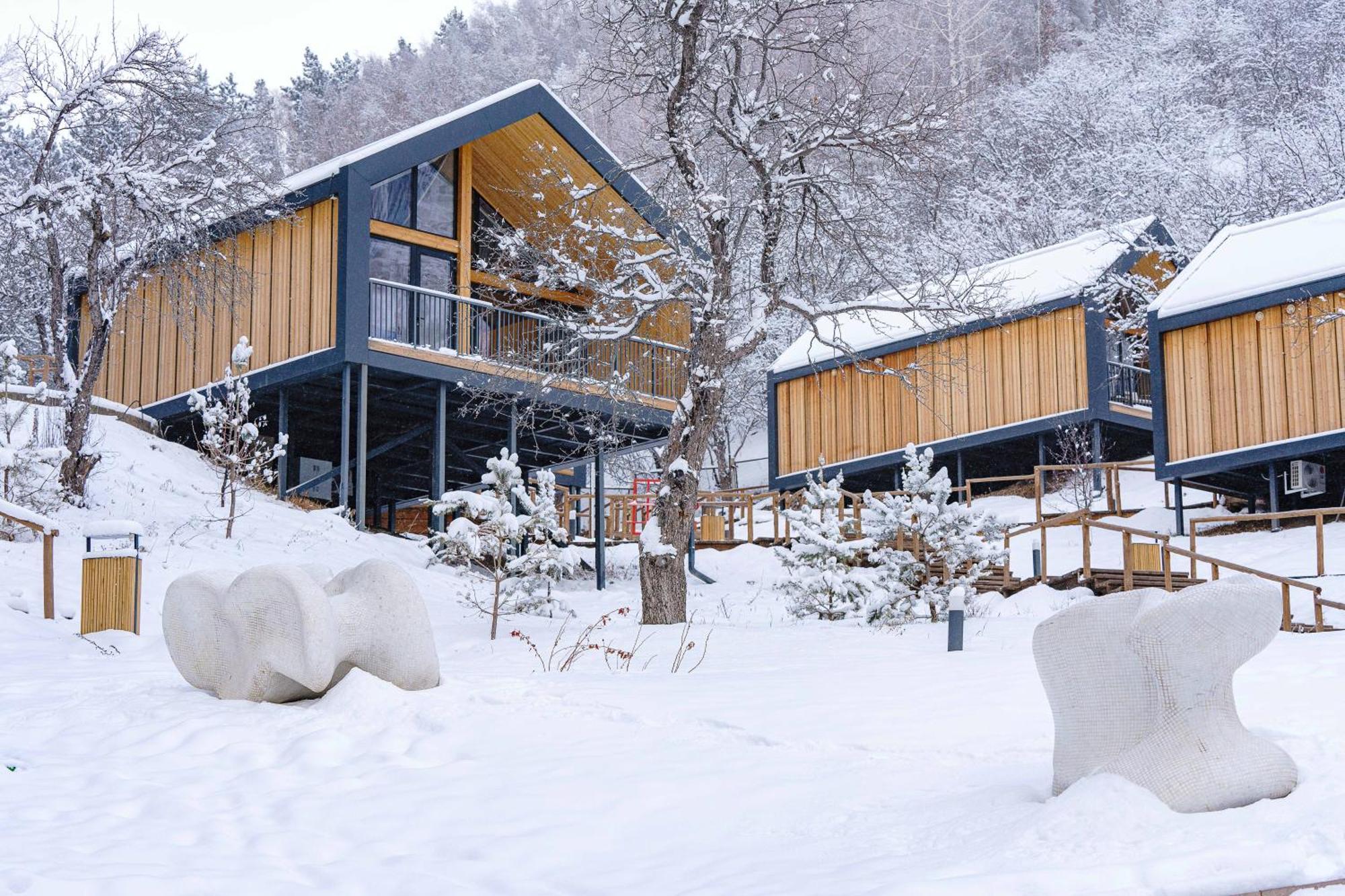 Qazaq Auyl Eco Hotel アルマトイ エクステリア 写真