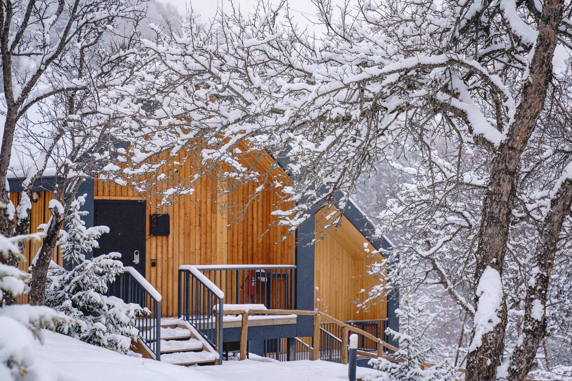 Qazaq Auyl Eco Hotel アルマトイ エクステリア 写真