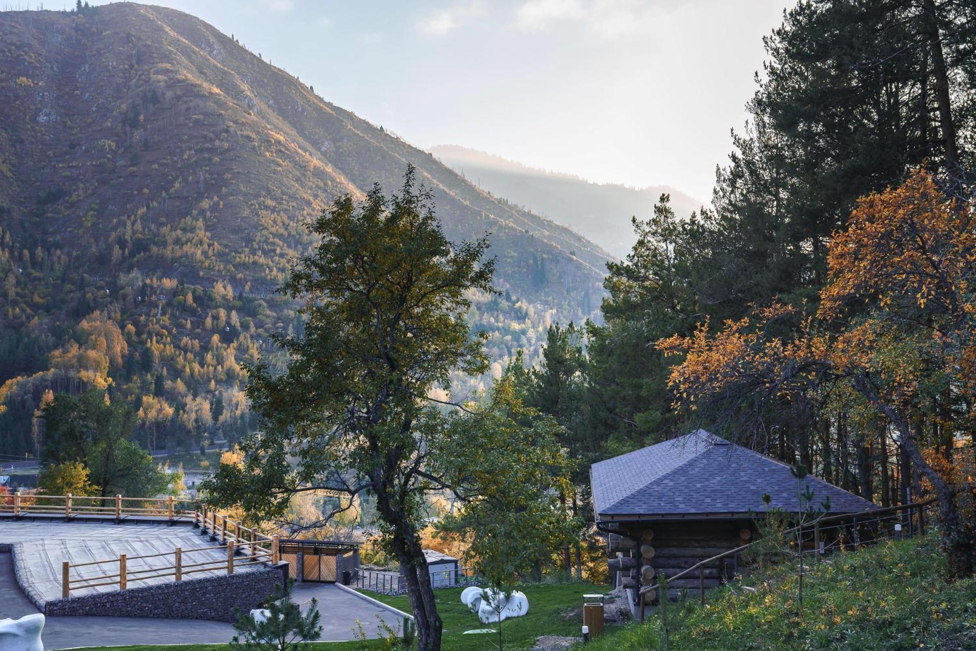 Qazaq Auyl Eco Hotel アルマトイ エクステリア 写真