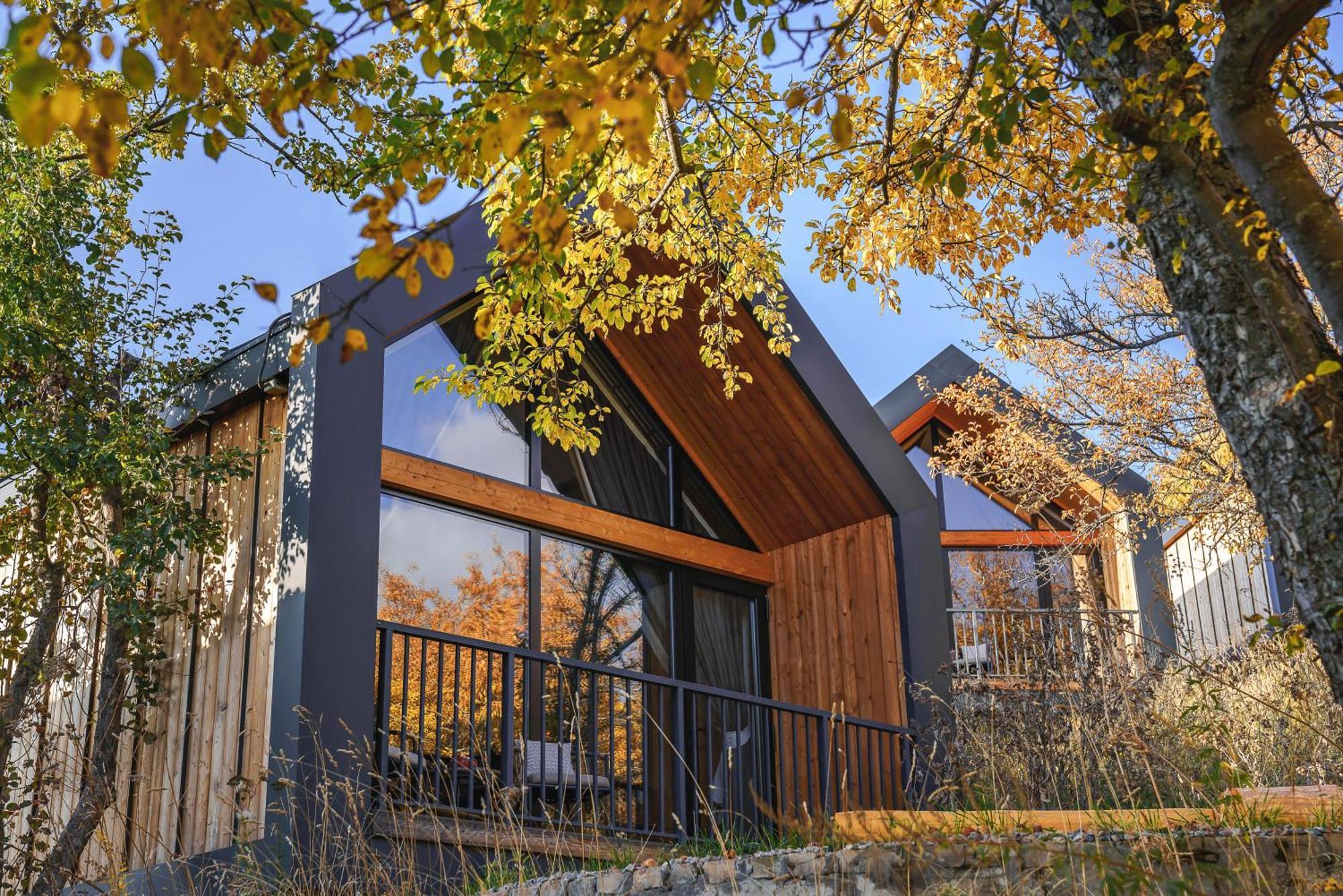 Qazaq Auyl Eco Hotel アルマトイ エクステリア 写真
