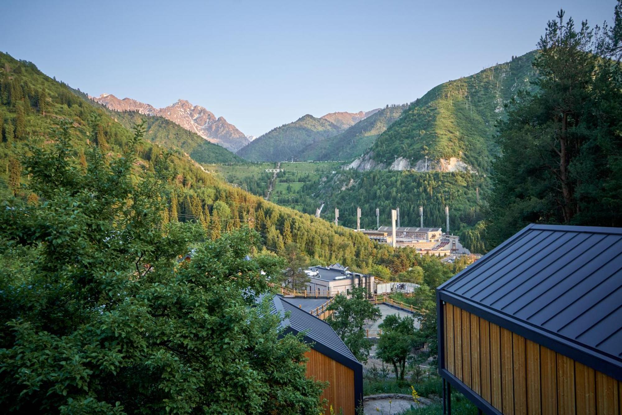 Qazaq Auyl Eco Hotel アルマトイ エクステリア 写真